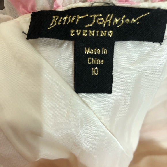 ❌Sold❌ Pink and White Betsey Johnson Dress GUC - Picture 8 of 10